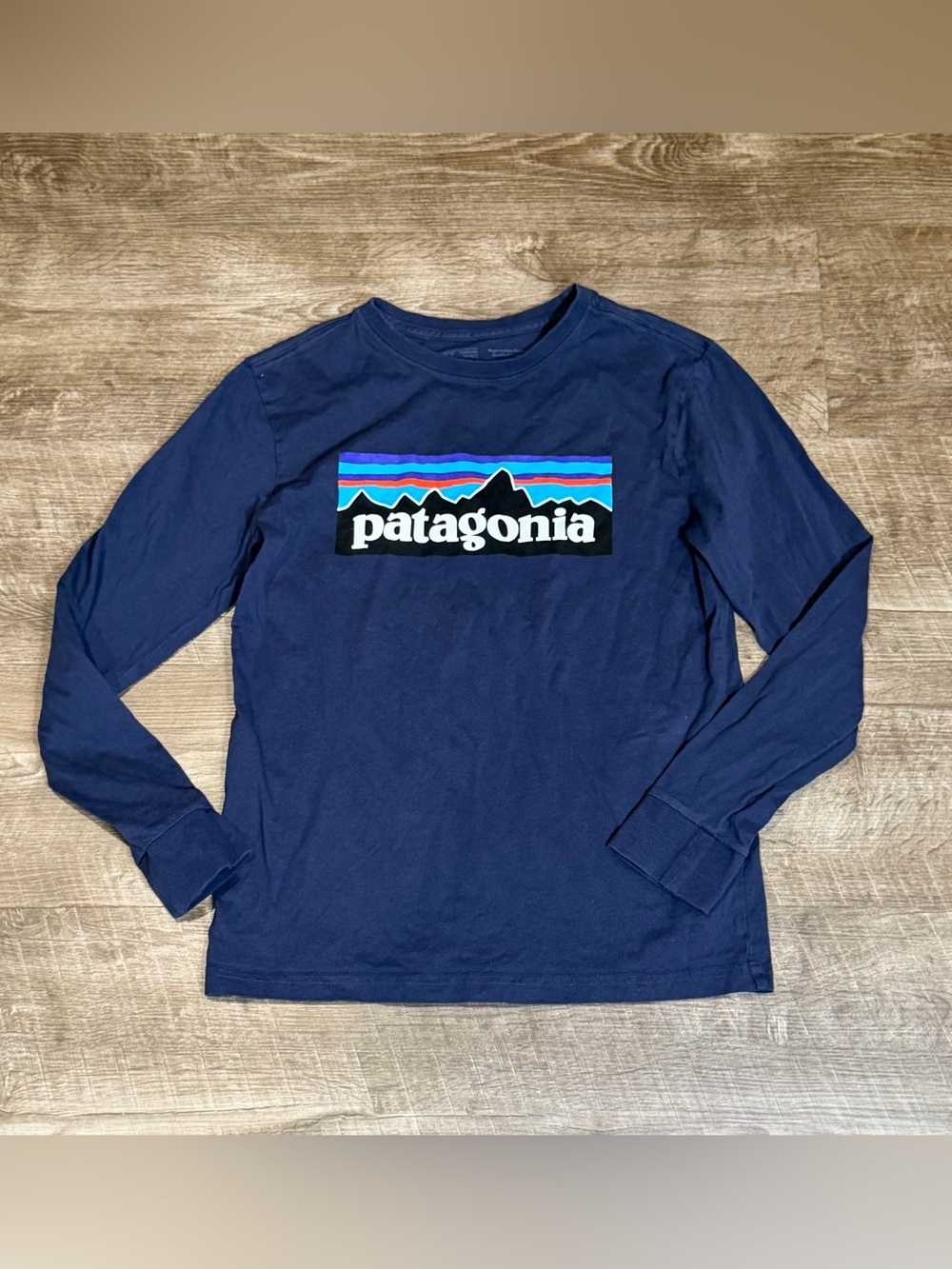 Patagonia long sleeve t-shirt navy blue graphic tee outdoor athletic kids size L